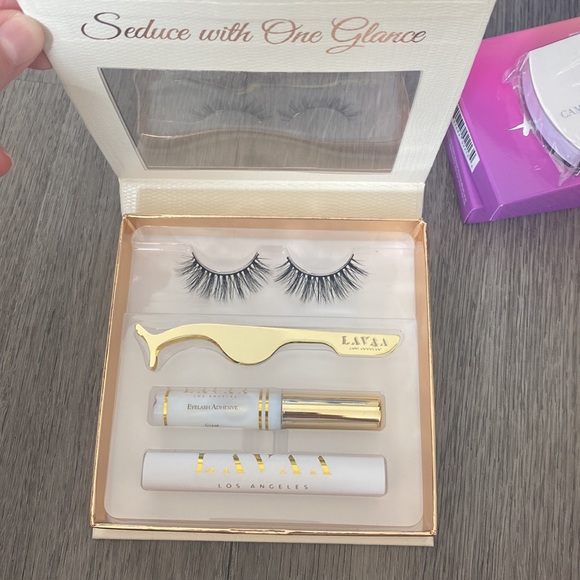 LAVAA Flirty Lash Set - 3D Mink Lashes - Picture 2 of 3